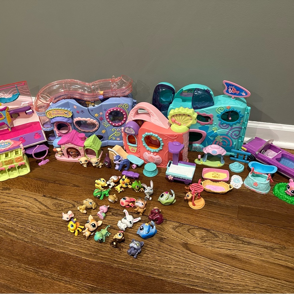 Huge Littlest pet shop lot